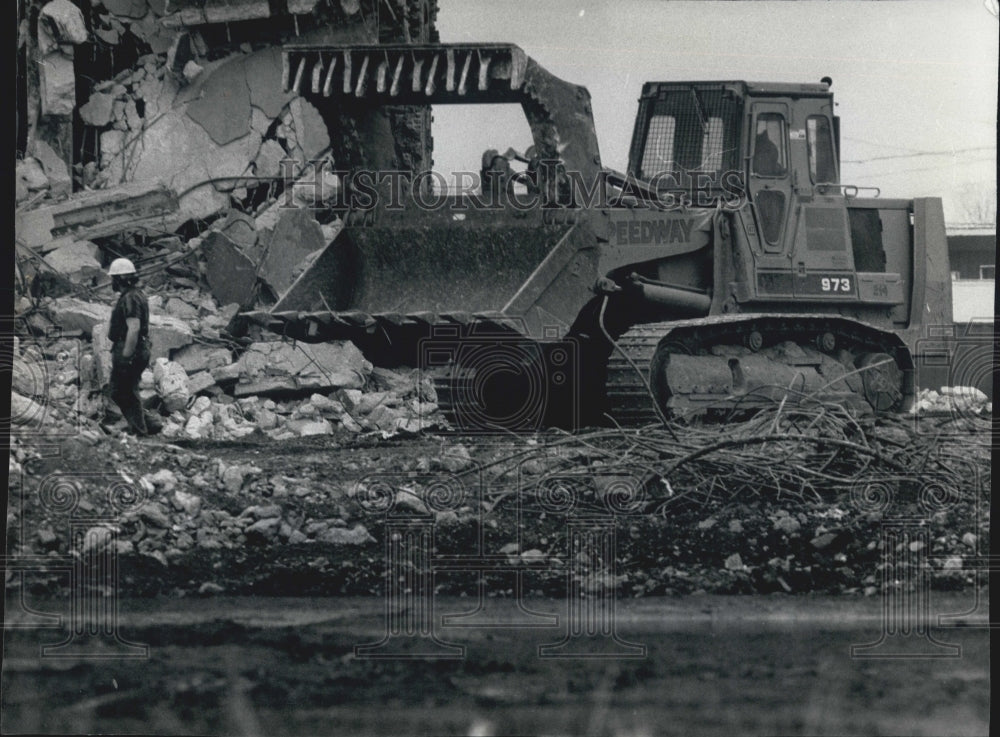 1991 Press Photo Front end lloader with demolition - Historic Images