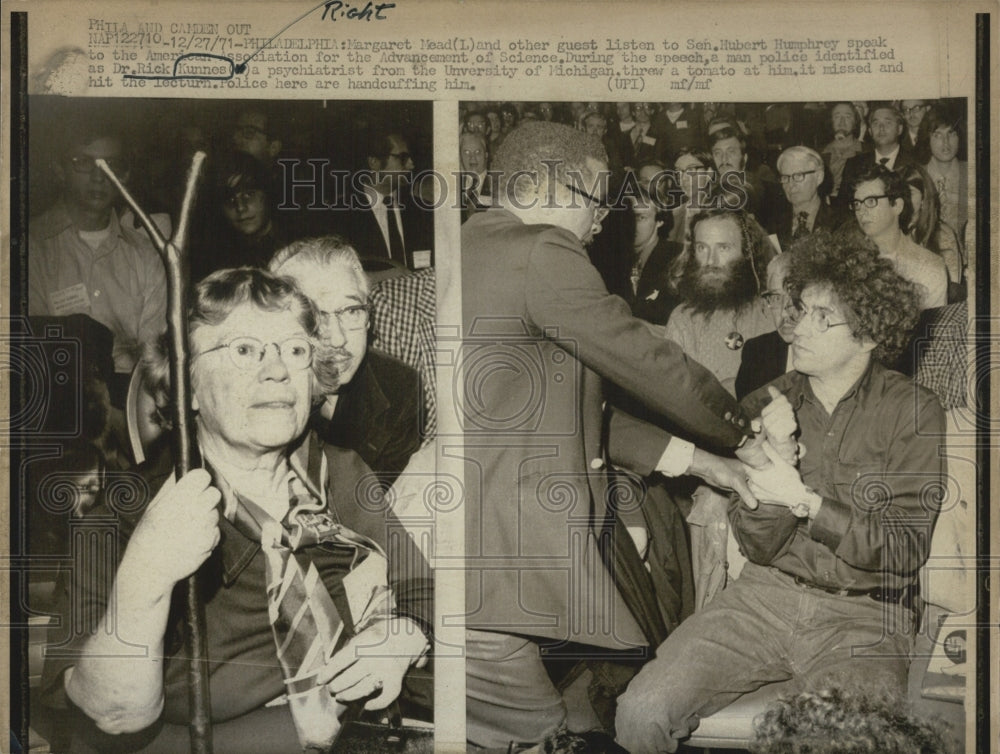 1971 Dr. Rick Kunnes Listen to SEnator Hubert Humphrey - Historic Images