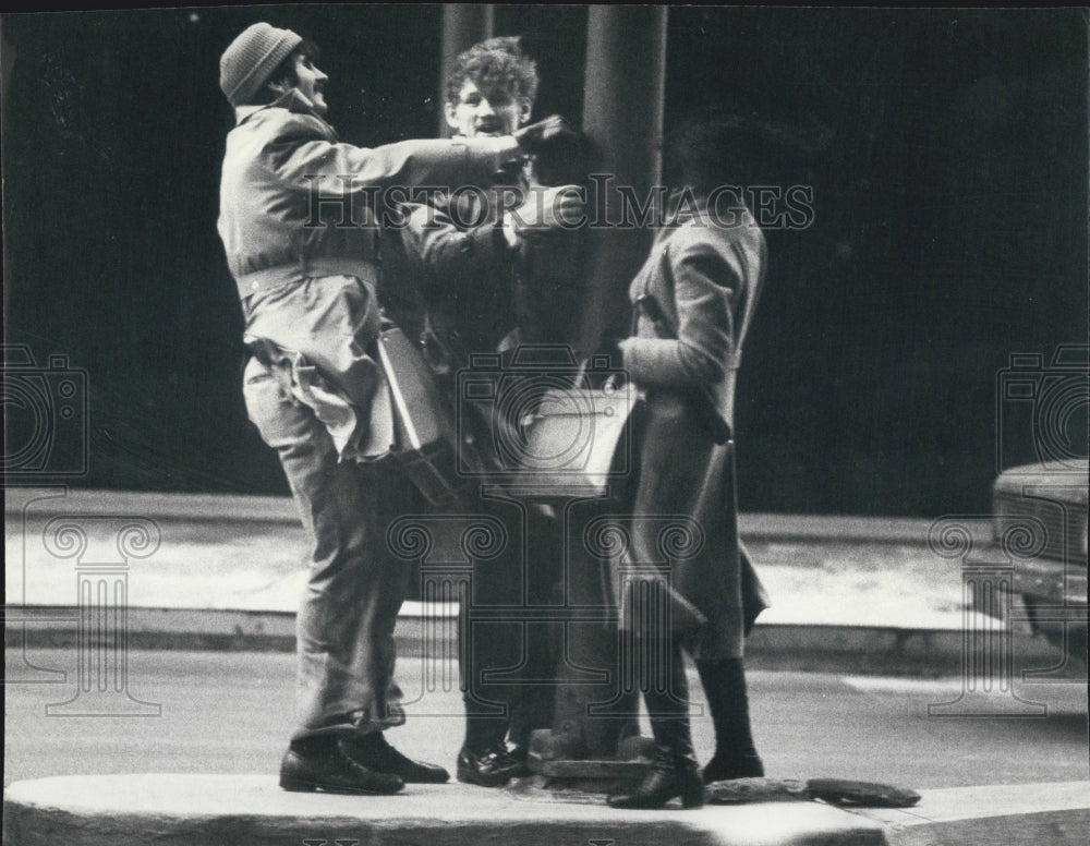 1979 Press Photo Wind Storm Wabash Avenue Chicago - Historic Images