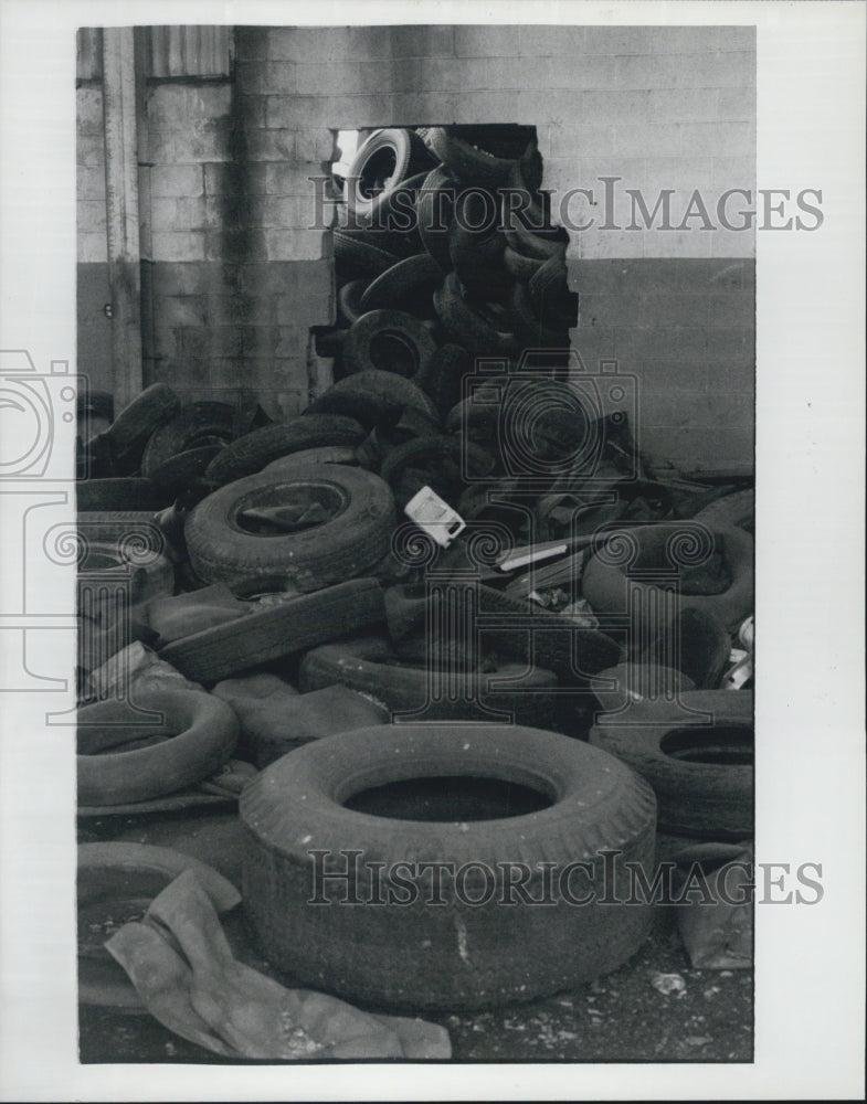 1993 Press Photo Tires Junk Wheels - Historic Images