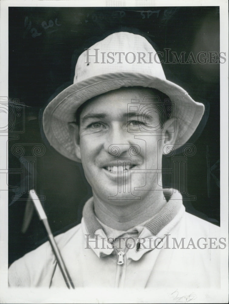 1940 Dick Metz smiles after winning P.G.A. Championships at Hershey - Historic Images