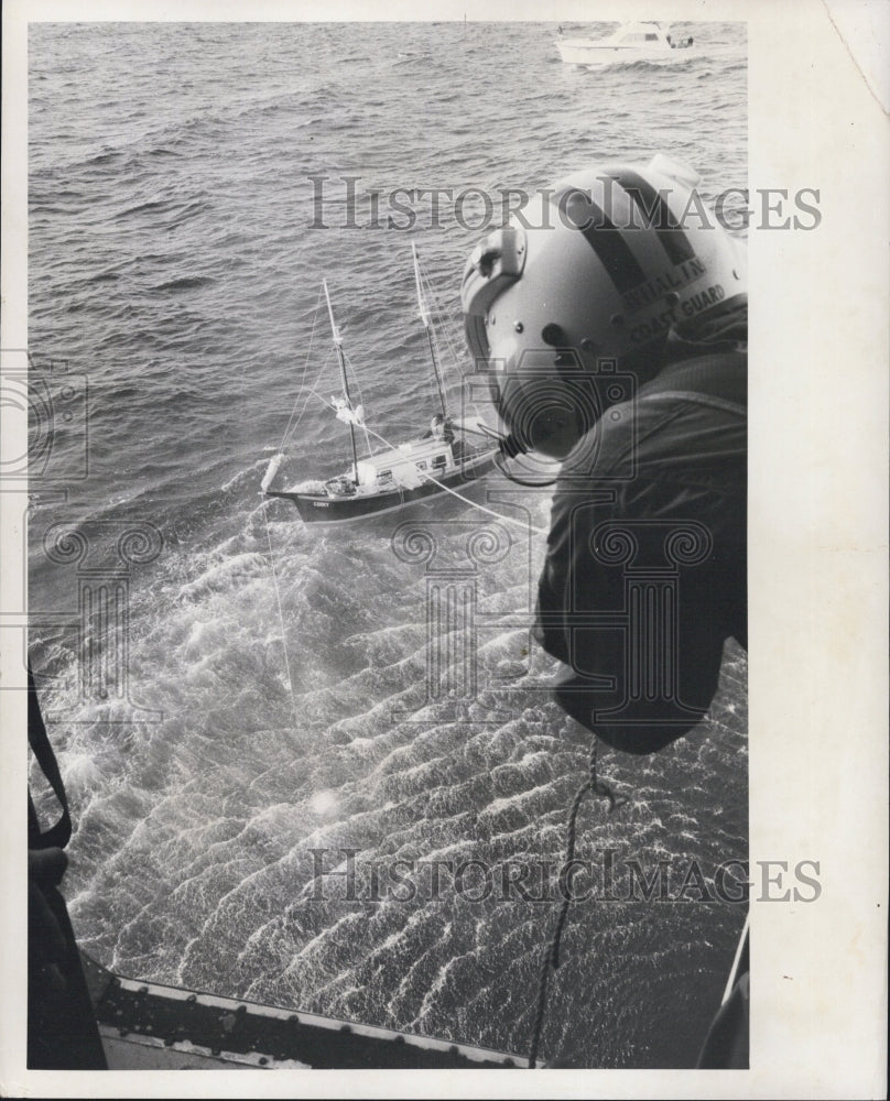 1975 Press Photo John F. Whalin rescues Jean Striker from sinking boat. - Historic Images