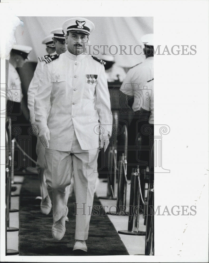 1989 Press Photo Lt. Cmdr. James F. Murray, U. S. Coast Guard - Historic Images