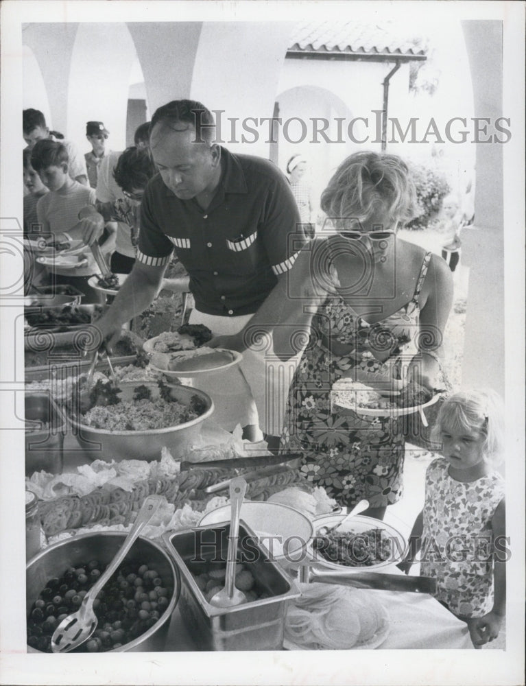 1969 Lt. Cmdr. and Mrs. Cecil Berry, with daughter Sylve. - Historic Images