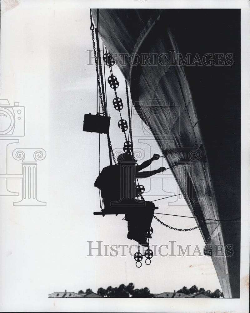1976 Press Photo USCO Coutter Steadfast Being PaInted - Historic Images