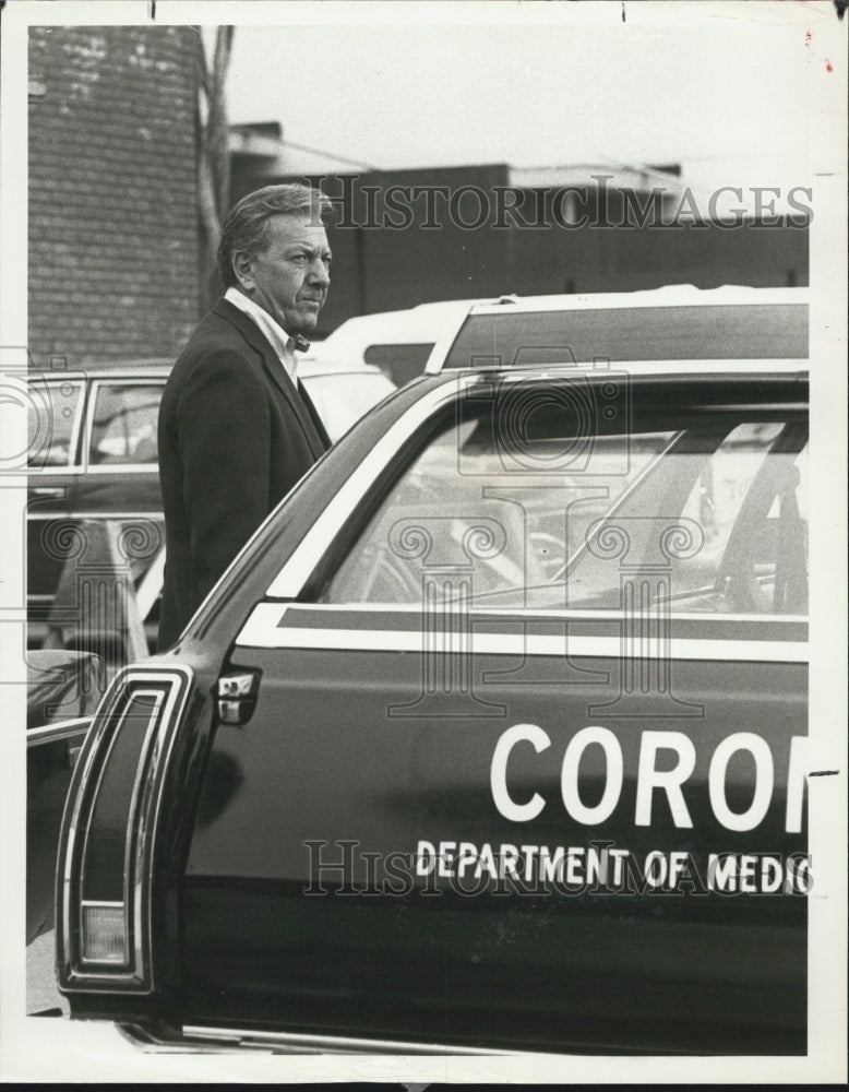 1980 Press Photo Jack Klugman in &quot;Quincy&quot; - Historic Images