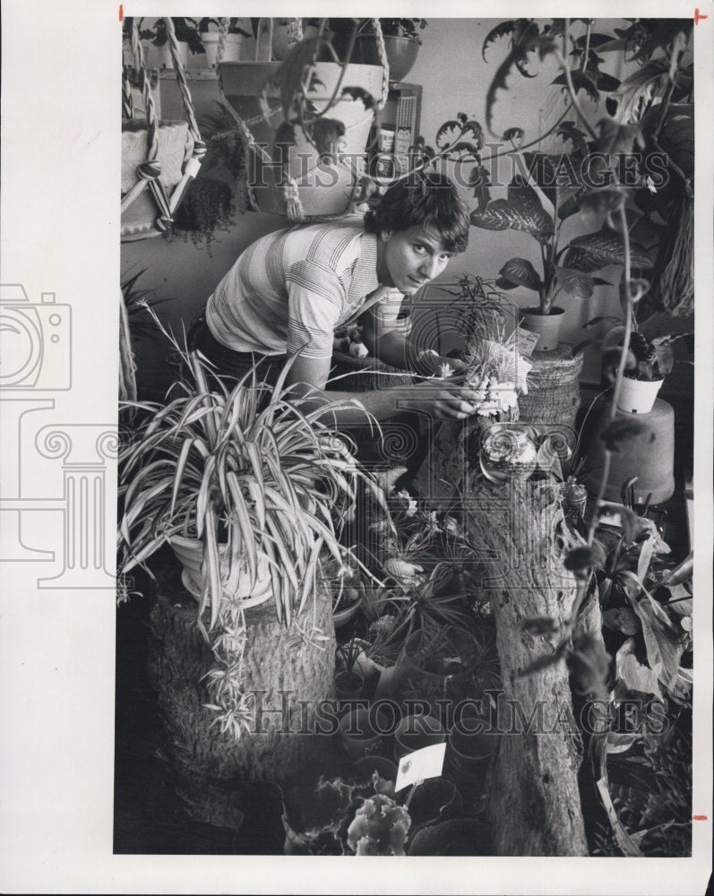 1976 Press Photo One Man's Jungle Harvey Reigle plant shop - Historic Images
