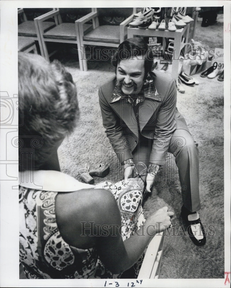 1975 Jim Stewarts Shoes/Joseph Sorvillo/Shoe Salesman/Courtesy Prize - Historic Images