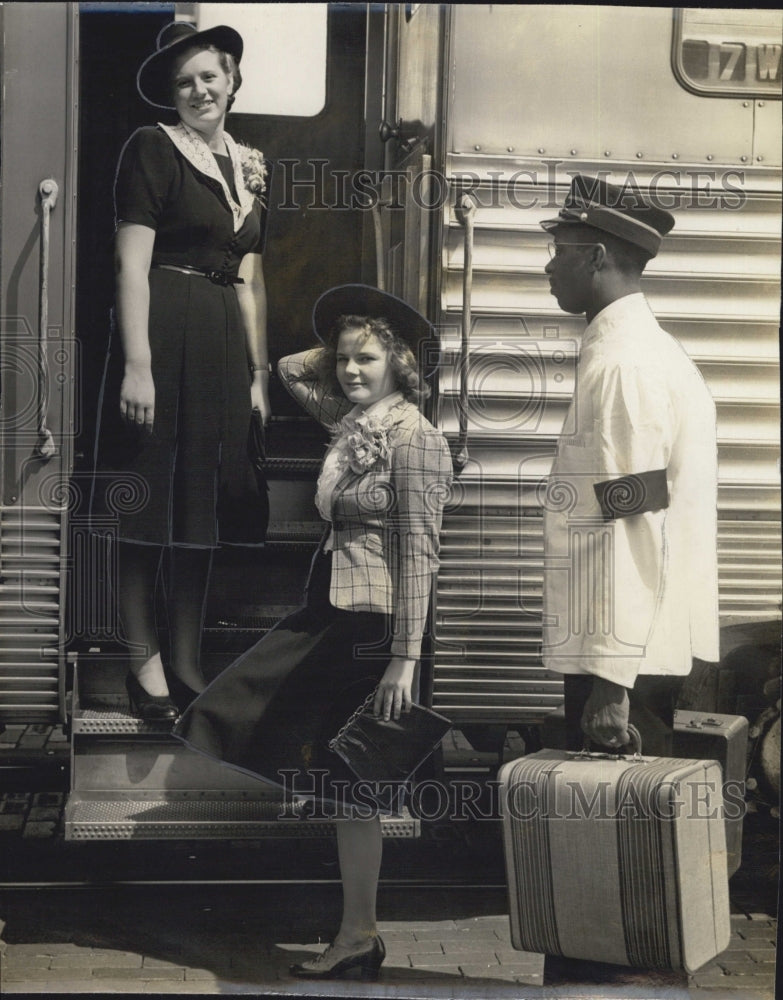 1940 Eleanor Gaines/Gloria Barnard - Historic Images