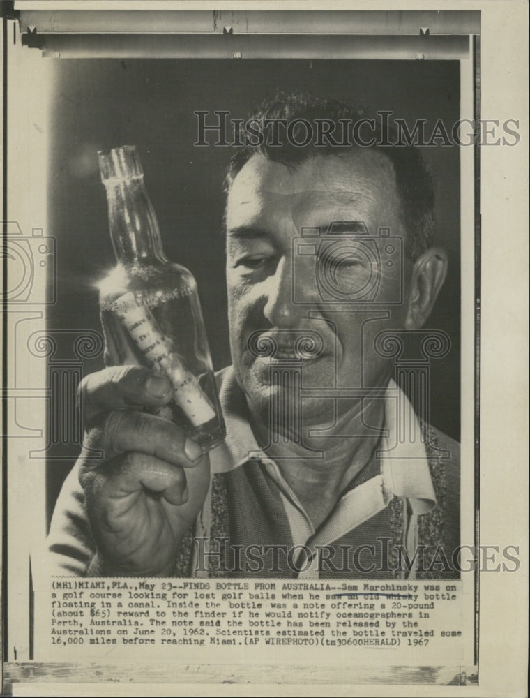 1967 Sam Marchinsky Finds Note In Bottle/Oceanographers/Australia - Historic Images