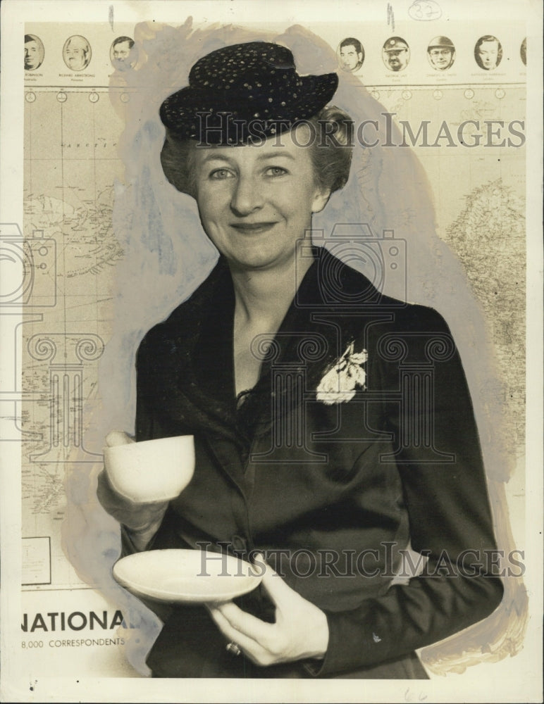 1943 Inez Robb International News Service Correspondent WAAC - Historic Images