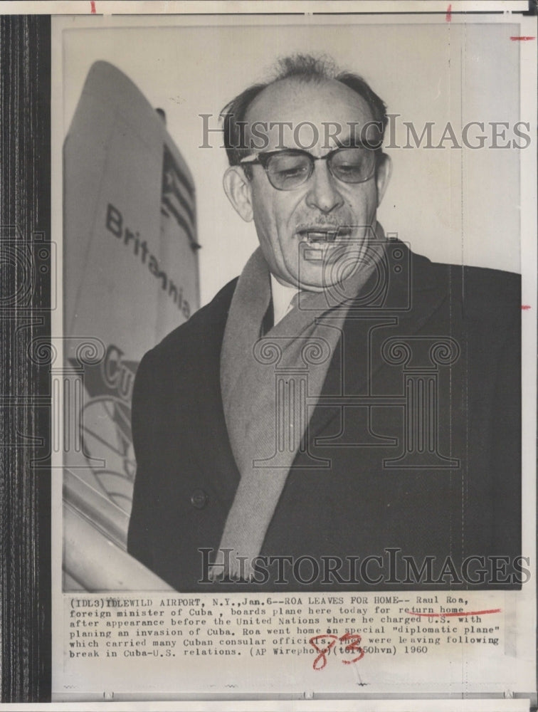 1960 Cuba Foreign Minister Raul Roa Boarding Plane Idlewild Airport - Historic Images