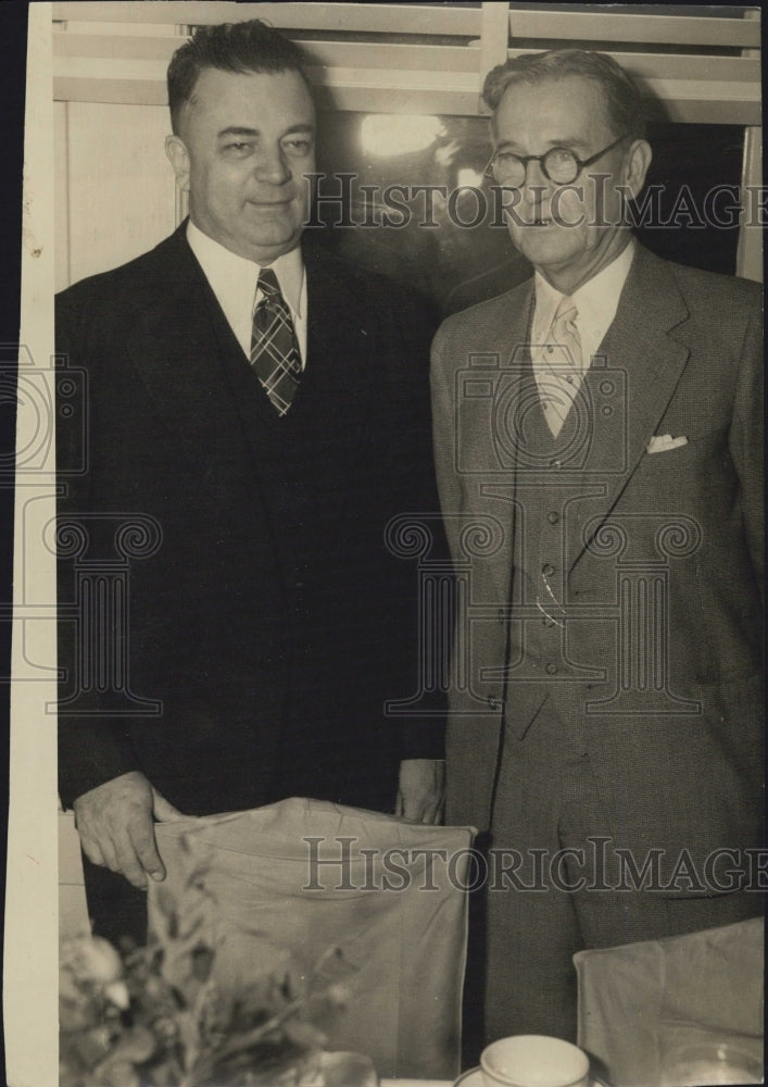 Press Photo Postmaster J.D. Pearce With William Tippitts - Historic Images