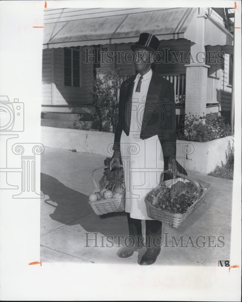 1983 Press Photo Elijah Moore, Street Vendor - Historic Images