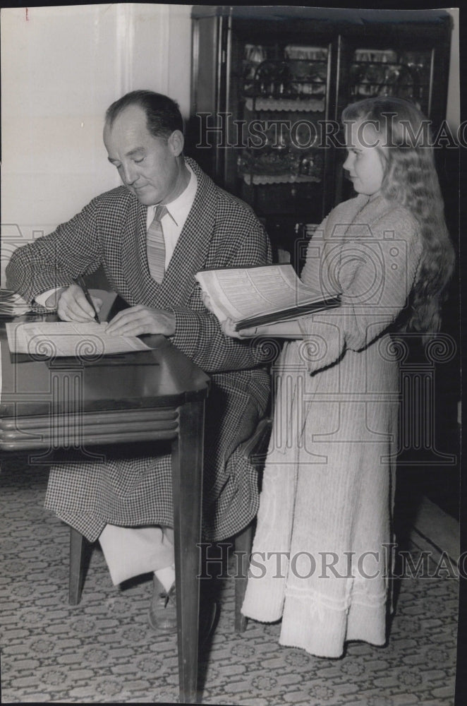 1952 Press Photo Penman Morrison and daughter - Historic Images