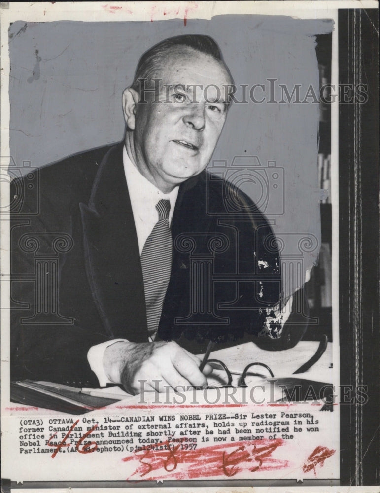 1957 Press Photo Sir Lester Pearson Canadian Prime Minister Wins Nobel Prize - Historic Images