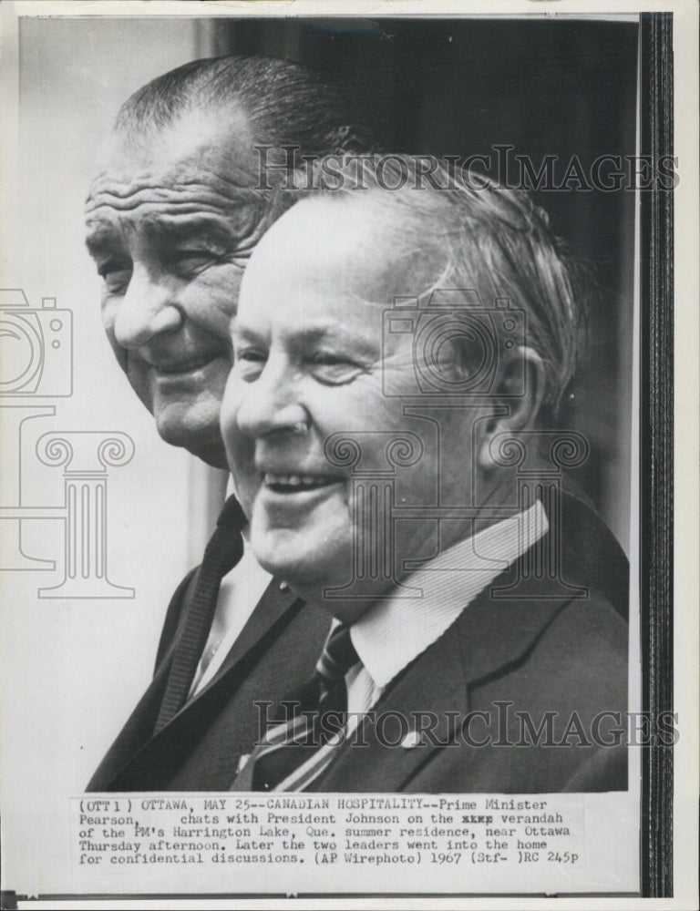 1967 Press Photo Canadian Prime Minister Pearson visits with Pres Johnson - Historic Images