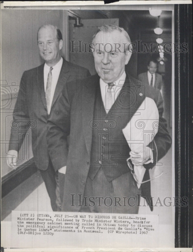 1967 Press Photo Canadian Prime Minister Lester Pearson with Trade Min Winters - Historic Images