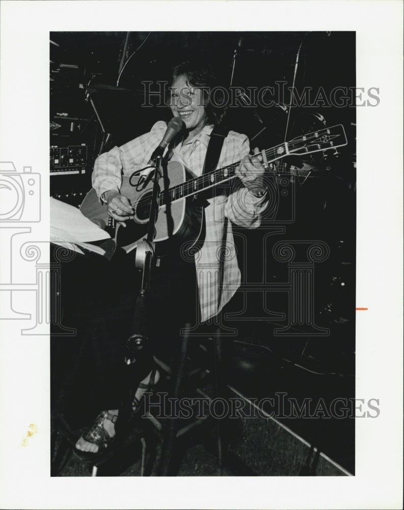 1981 Press Photo Carole Gaddis Singer - Historic Images