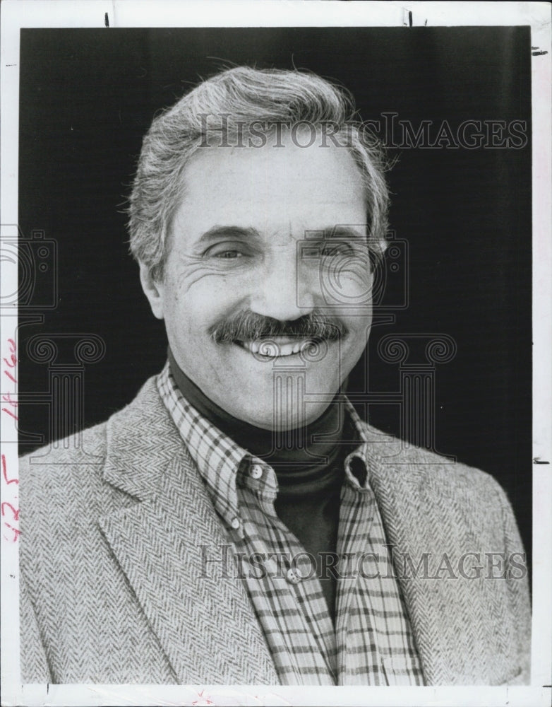 1983 Press Photo Actor Hal Linden Barney Miller "Animals" Hollywood ABC TV Star - Historic Images
