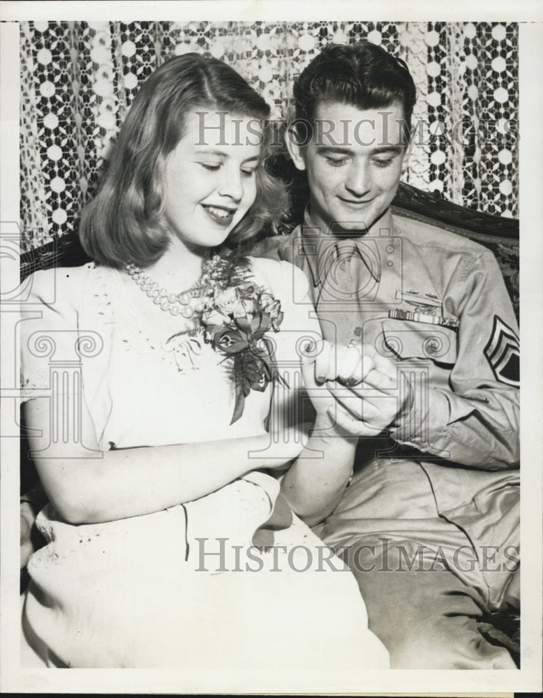 1945 US SGT. Jake Lindsey &amp; Beverley Hargreaves - Historic Images