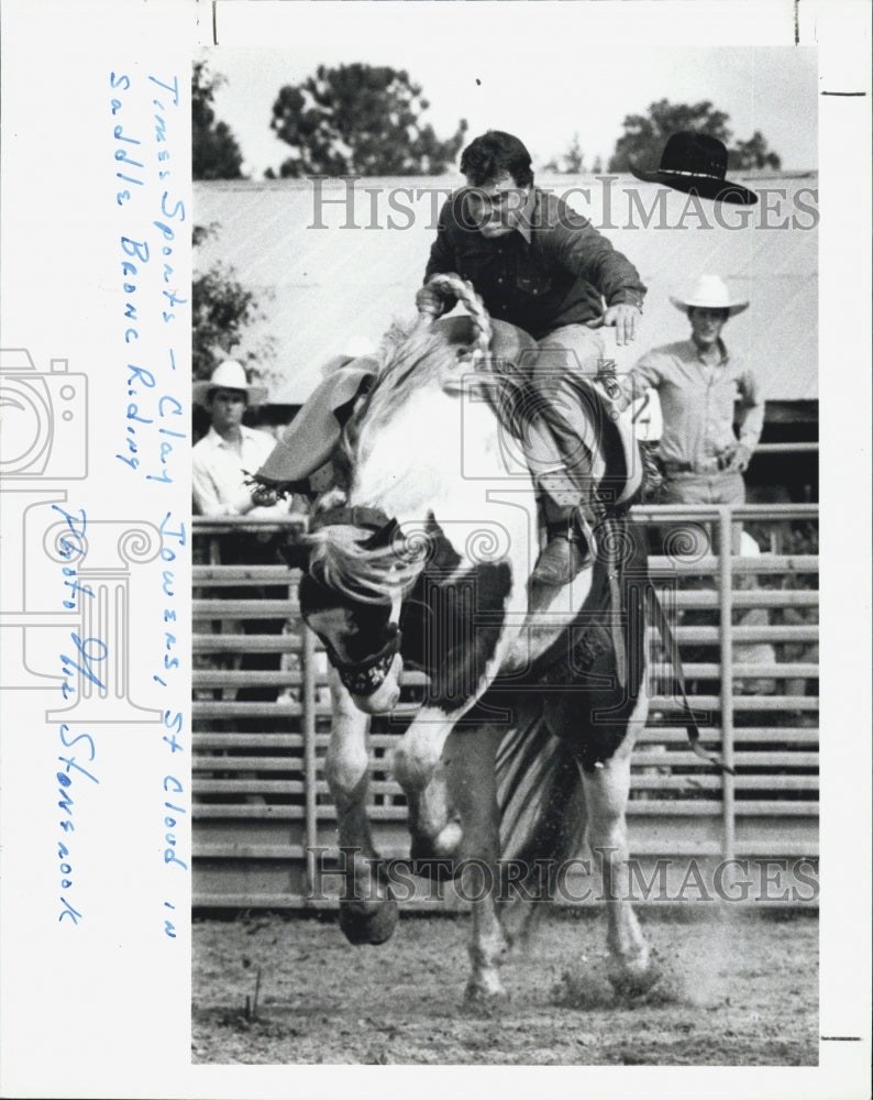 1988 Press Photo Clay Jowens, saddle bronc riding. - Historic Images