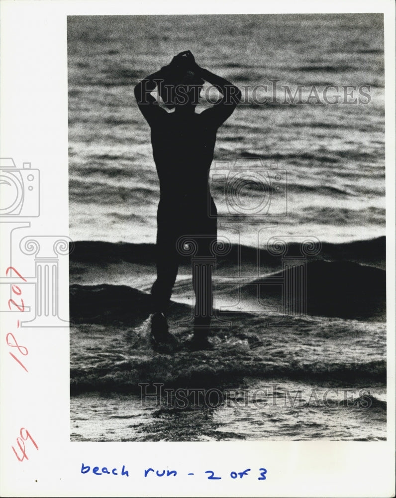1980 Press Photo Marcus Trigg, Hit the Beach Run. - Historic Images
