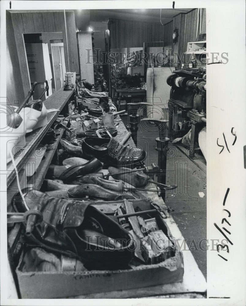 1978 Old Fashion Cobbler's Workshop Frank Buckius - Historic Images