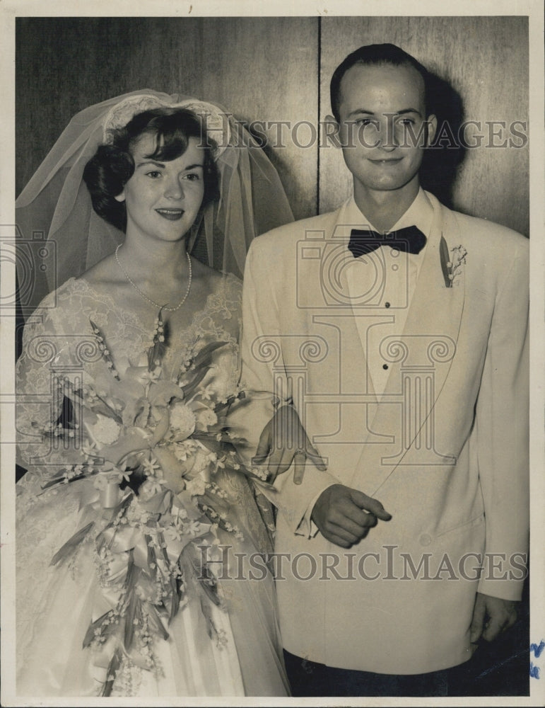 1954 Press Photo Mr. and Mrs Robert L. Sutton - Historic Images