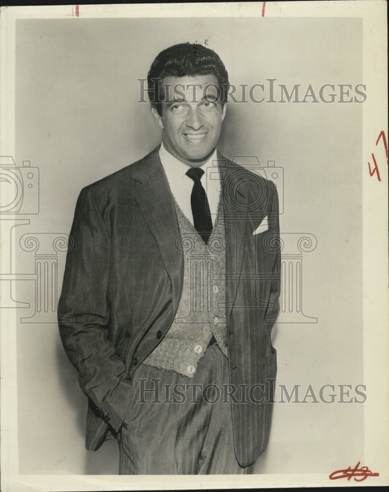 1959 British Man Frankie Vaughan Well-Dressed - Historic Images