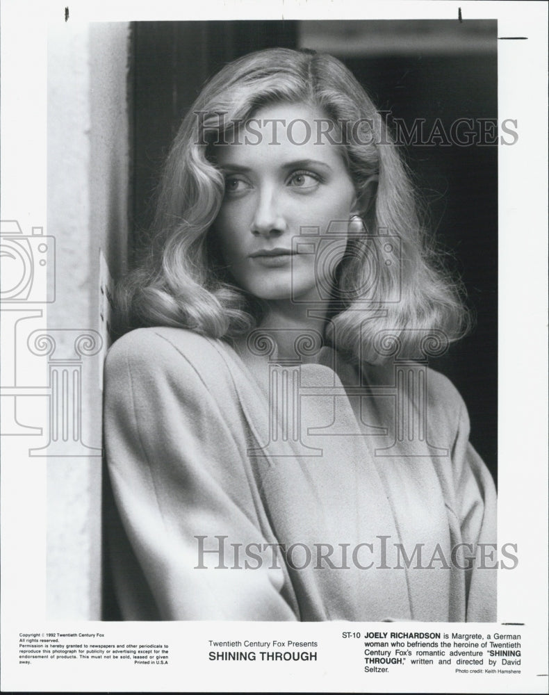 1992 Press Photo Shining Through Film Actress Joely Richardson Scene - Historic Images