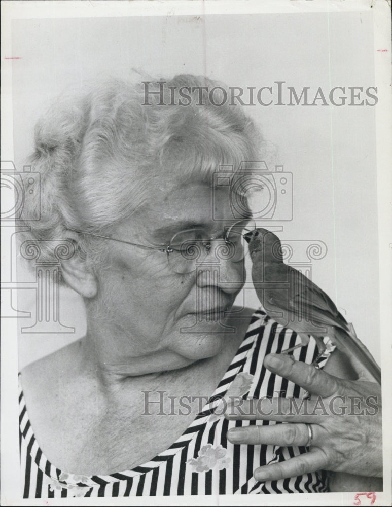 1959 Young Cardinal Bird Pecks Woman&#39;s Glasses St. Petersburg FLA - Historic Images