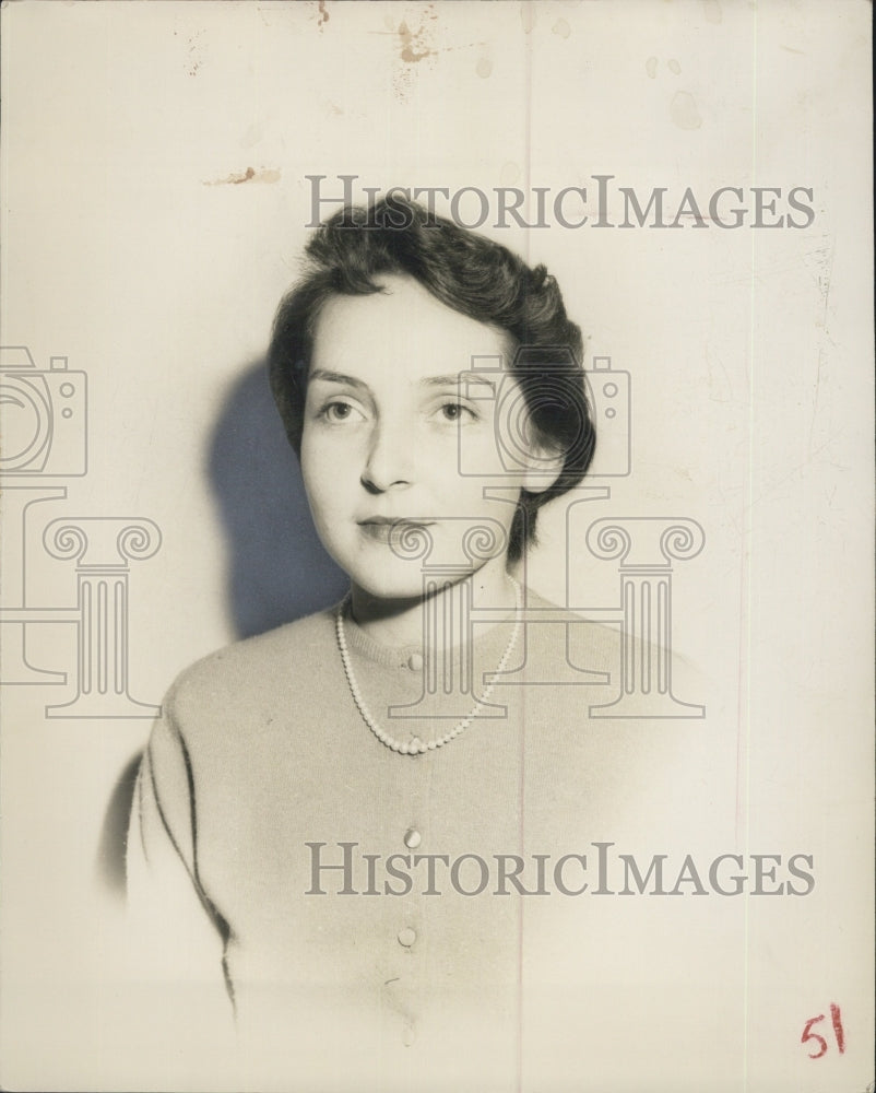 Press Photo Ann Patterson Portrait Wearing Pearl Necklace - Historic Images