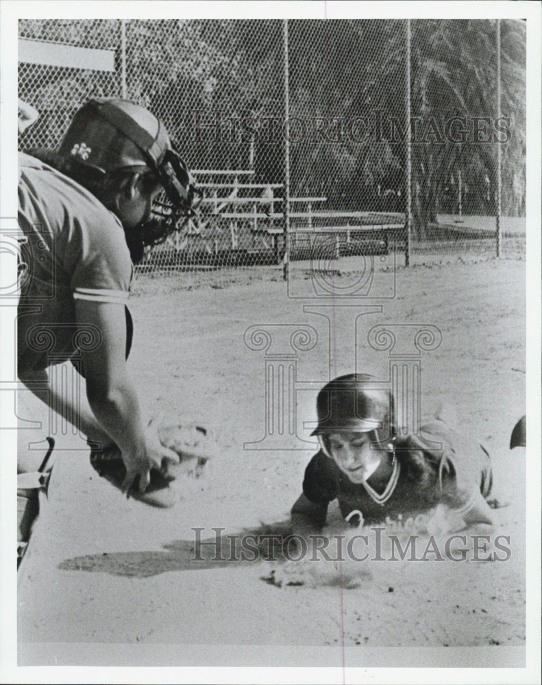 1984 Press Photo Tracy Pavles slides into homeplate - Historic Images