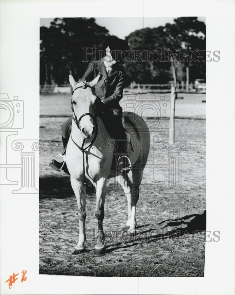 Press Photo Meredith Morrill on her horse. - Historic Images