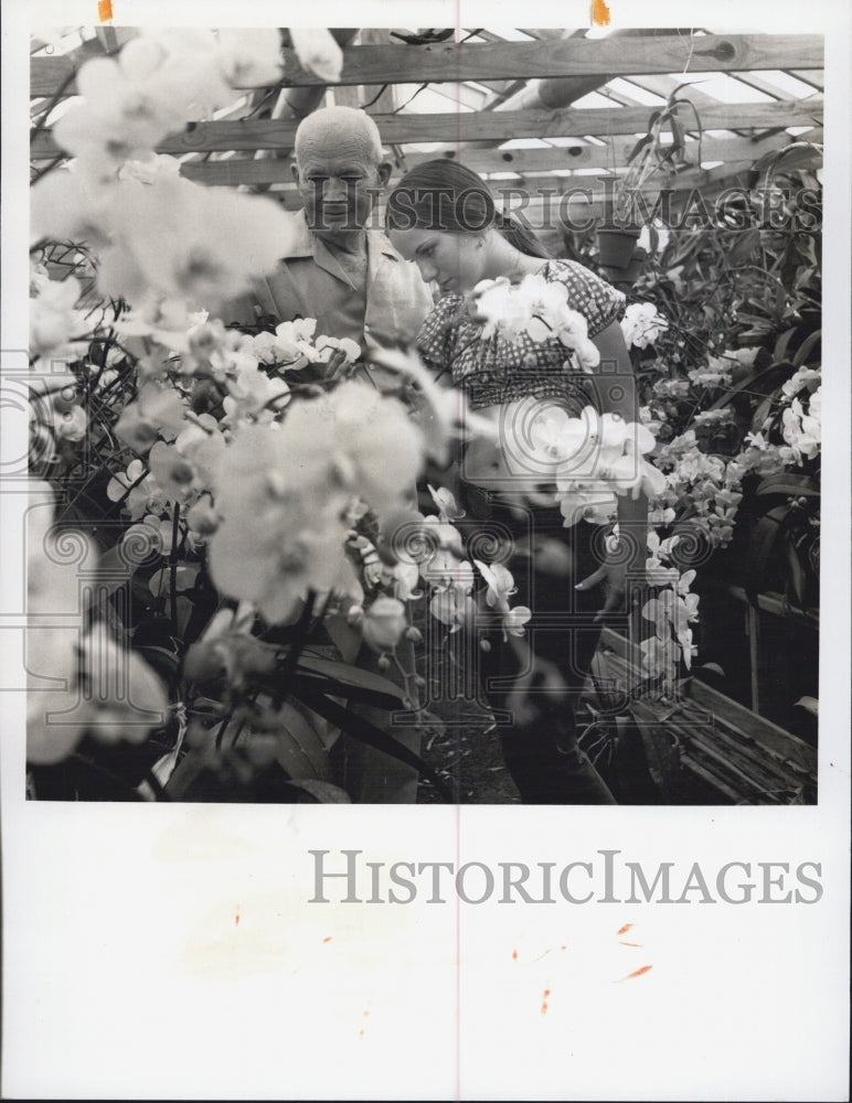 1974 Horticulturist Gordon Dixon With Student Nancy Kettle - Historic Images