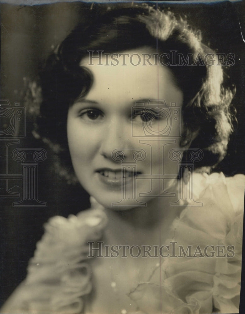 1933 Mrs. Paul Detmore - Historic Images