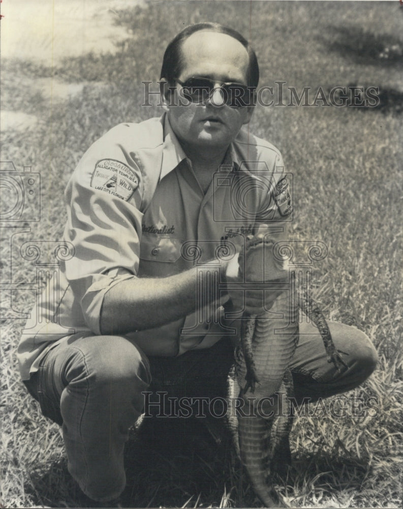 1981 Press Photo Naturalist Art Dobson - Historic Images