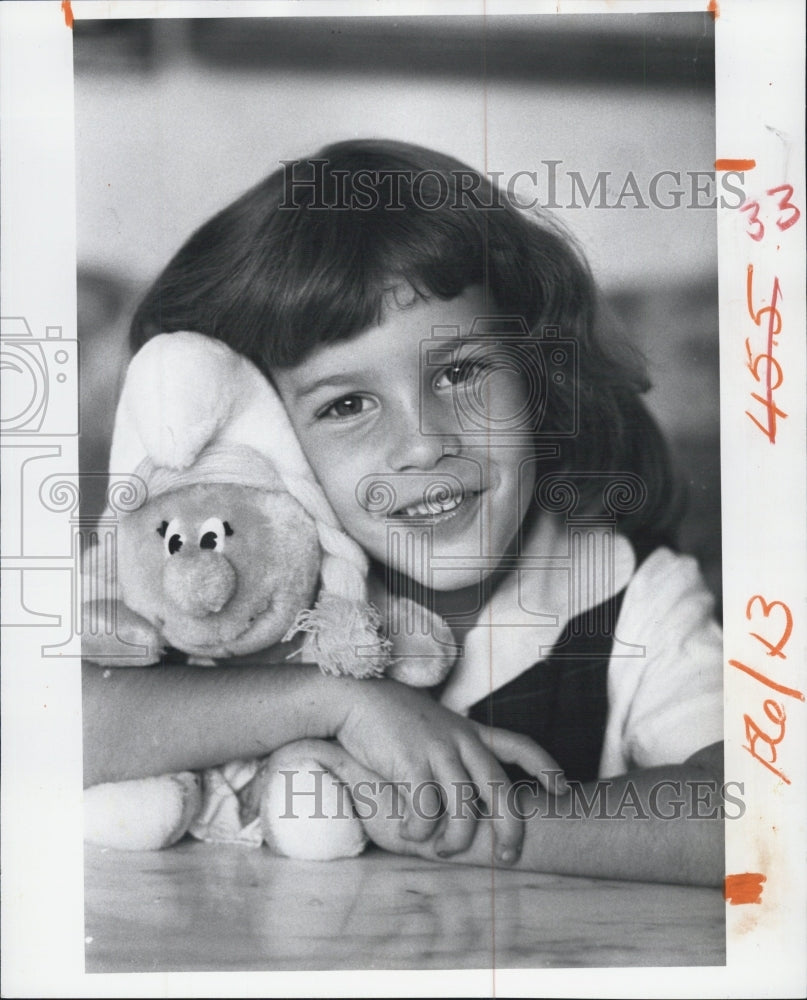 1982 Press Photo Shannon Domeier Prevents Car Accident - Historic Images