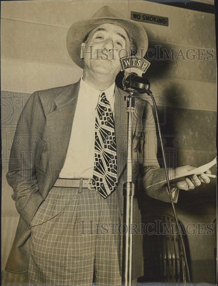 1941 Entertainer Ted Lewis With WTSP Radio Microphone - Historic Images