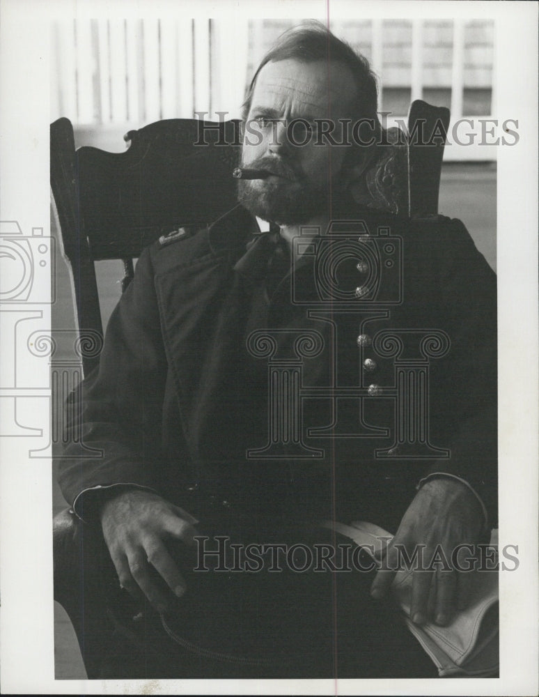 1972 The Surrender At Appomattox Film Actor Lary Lewman Smoking - Historic Images