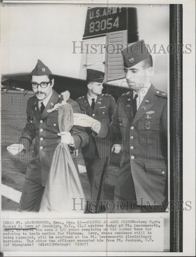 1967 Army Captain Howard Levy Arrives Fort Leavenworth - Historic Images