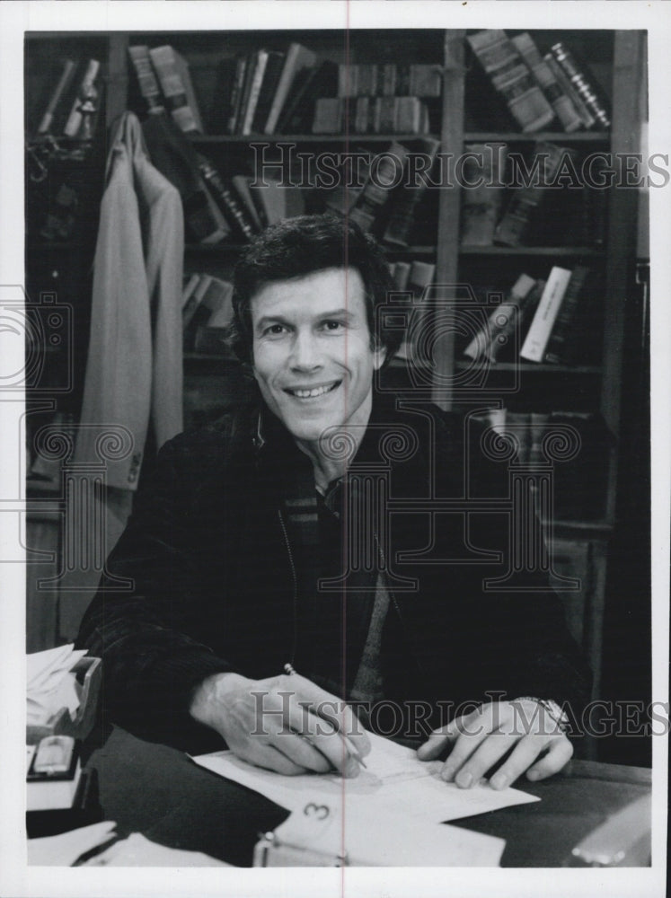 1983 Press Photo Ryan's Hope Novel Author Michael Levin In Home Office - Historic Images