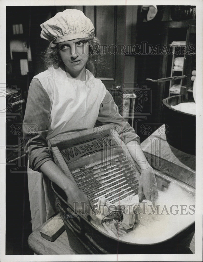 1975 Anna Levine "Beacon Hill" - Historic Images