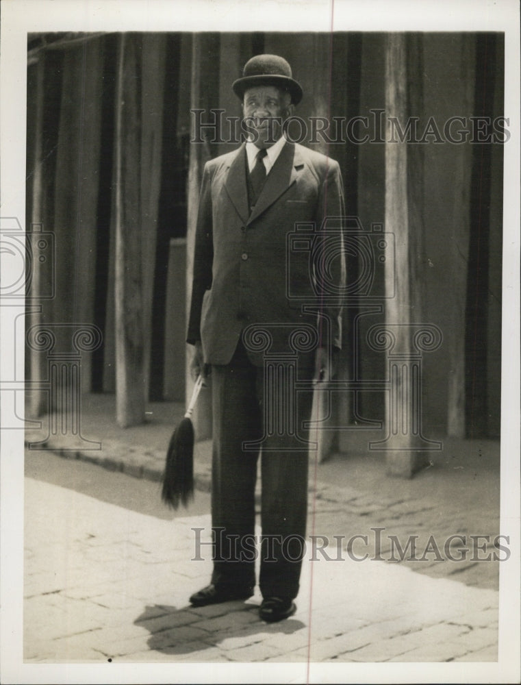 Press Photo Paramount Chief Sir Mwanawina Lowanika, King of Baroiseland. - Historic Images