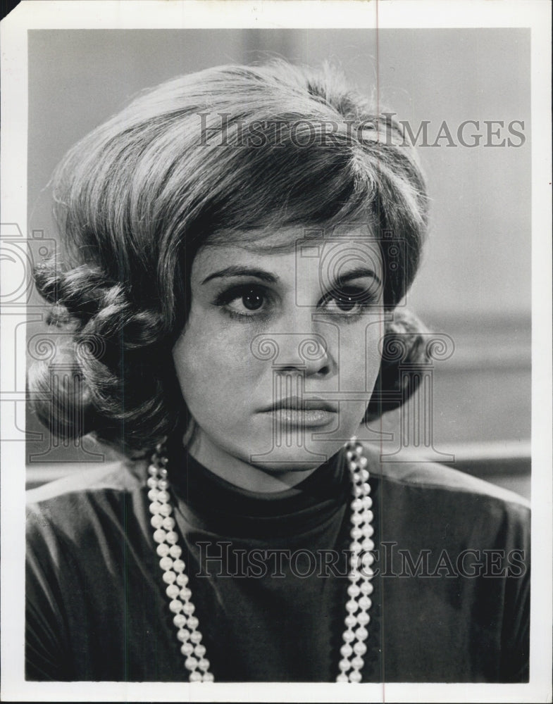 1964 Lynn Loring "The Defenders" - Historic Images