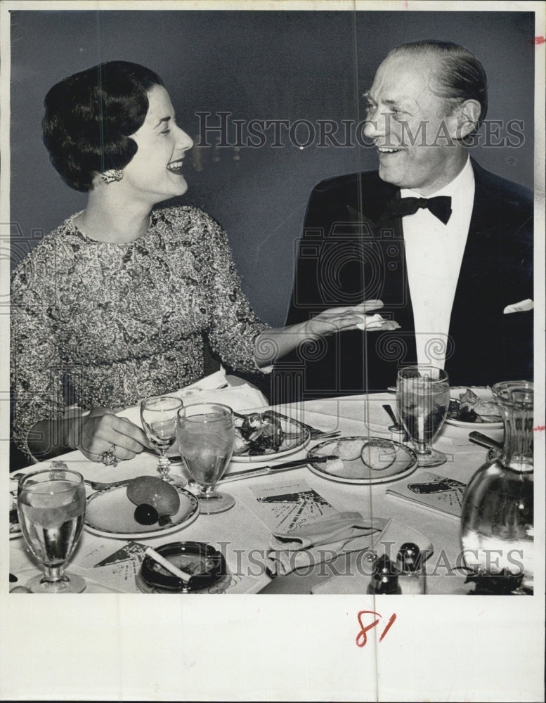 1960 Women&#39;s National Press Club Dinner Mrs. Salles Count Gustav - Historic Images