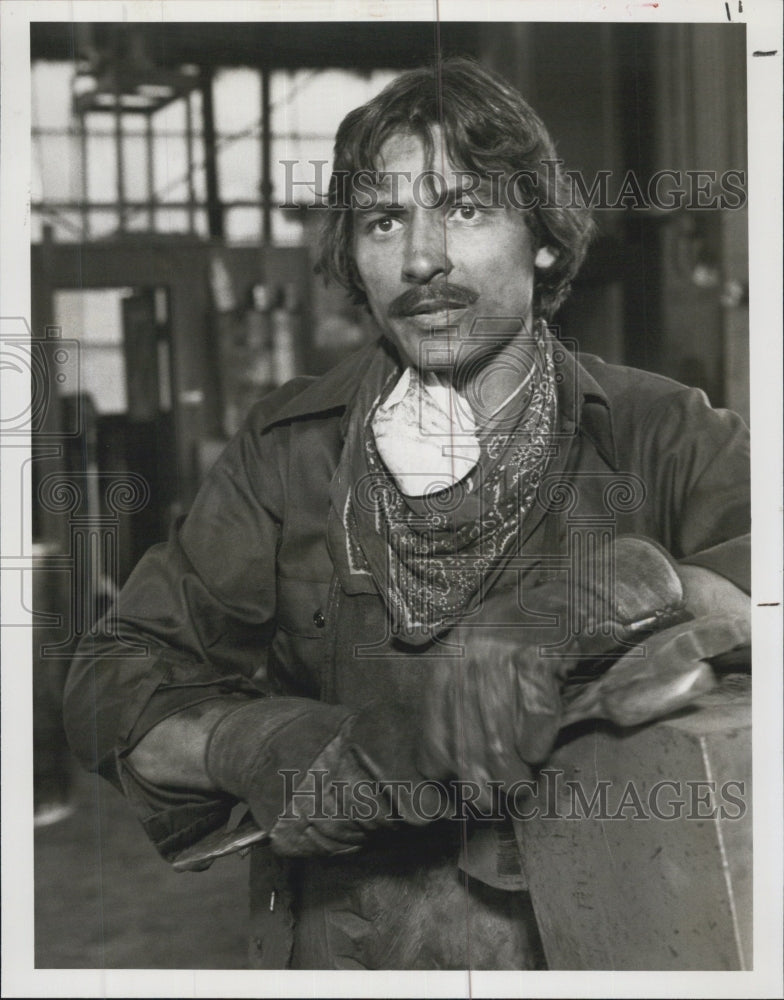 1974 Richard Yniguez on "Police Story" - Historic Images