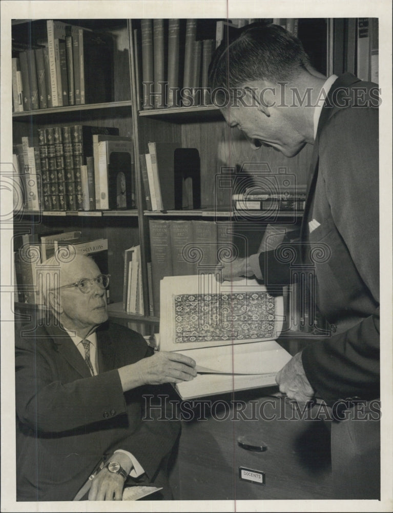 1966 Press Photo Arthur Upham Pope with Rex Stead at St. Petersburg Library - Historic Images