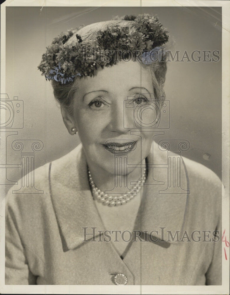 1956 Virginia Pope, fashion editor for Parade Magazine - Historic Images